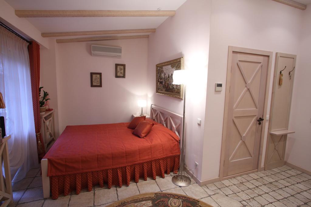 Park-Hotel Butenko Stable Protsev Εξωτερικό φωτογραφία