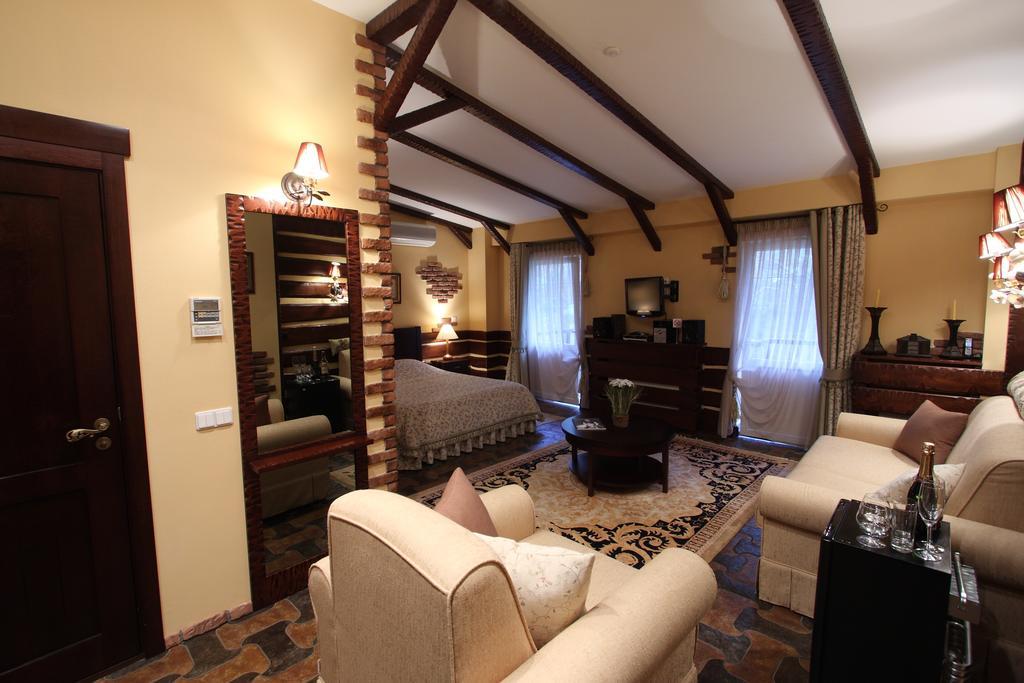 Park-Hotel Butenko Stable Protsev Εξωτερικό φωτογραφία