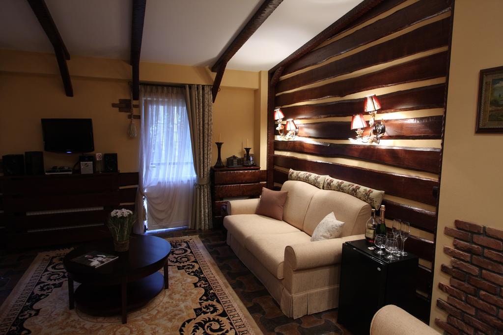 Park-Hotel Butenko Stable Protsev Εξωτερικό φωτογραφία
